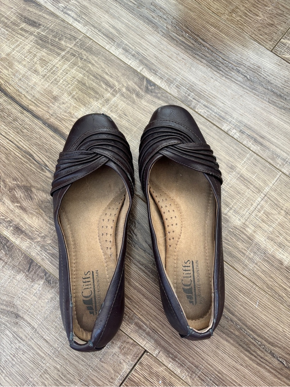 Cliffs by WHITE MOUNTAIN Brown Ruched Ballet Flats
